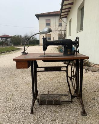 Macchina da cucire a pedale Singer originale