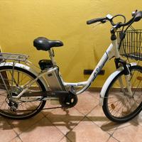 Bici elettrica marca E-BIKE