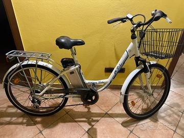 Bici elettrica marca E-BIKE