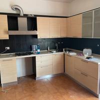 Cucina, tavolo, armadio