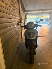 Scouter Aprilia Scarabeo