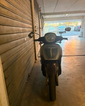 Scouter Aprilia Scarabeo