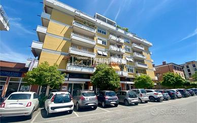 Appartamento a Massa Via Giovanni Pascoli 5 locali