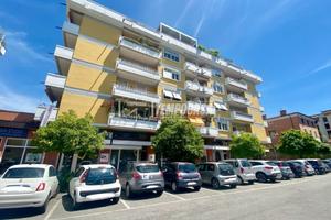 Appartamento a Massa Via Giovanni Pascoli 5 locali