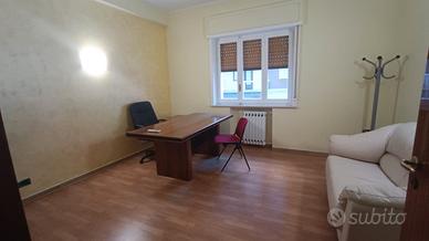 Stanza Privata in Ufficio condiviso a Taranto