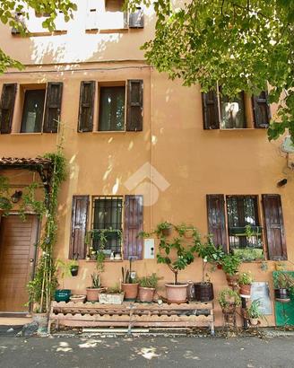 CASA SEMINDIPENDENTE A MONTECHIARUGOLO