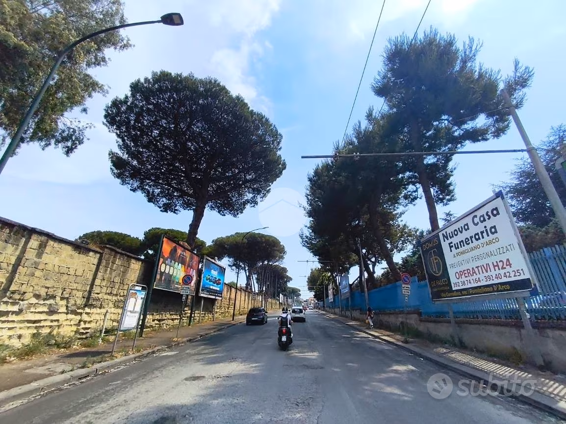 NEGOZIO A NAPOLI - Vista 5
