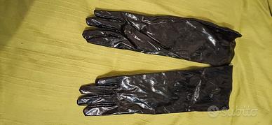 Guanti neri lunghi lucidi