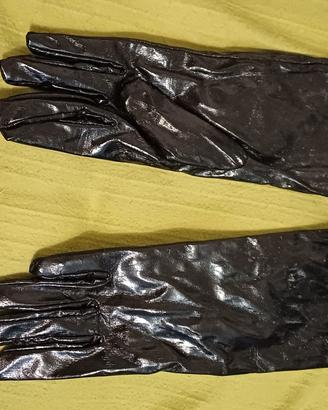 Guanti neri lunghi lucidi