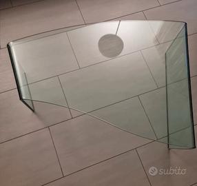 Tavolino in cristallo curvato.