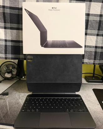Apple Magic Keyboard per Ipad 13 pollici Italiana