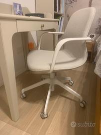 Libreria/ scrivania/ sedia