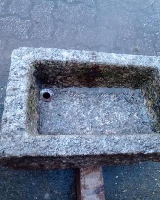 Antico Trogolo in pietra
