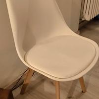 Sedia con gambe di legno per cucina o ufficio