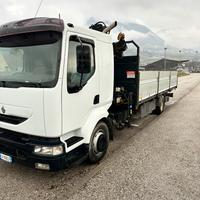 Camion Renault con gru e pulsantiera