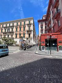 2 LOCALI A NAPOLI