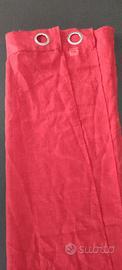 Tenda rossa con anelli