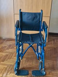 Sedia a rotelle/carrozzina pieghevole quasi nuova