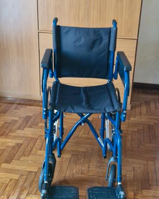 Sedia a rotelle/carrozzina pieghevole quasi nuova