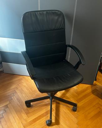 Sedia da ufficio / scrivania nera girevole