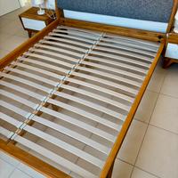 Letto e comodini in legno massello