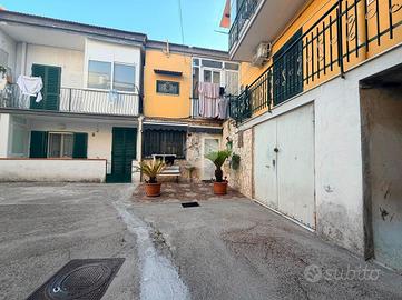 2 LOCALI A NAPOLI