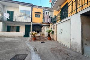 2 LOCALI A NAPOLI
