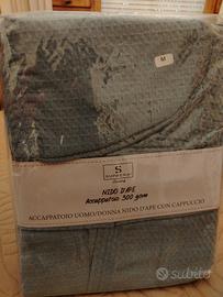 accappatoio nuovo di cotone