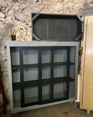 Libreria/dispensa su ruote