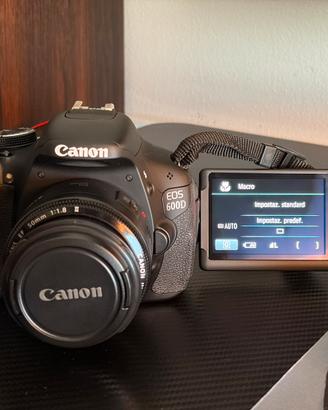 Canon EOS600 D con Accessori e Obbiettivi