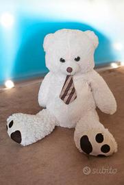 Peluche orso bianco con la cravatta. Altezza 70