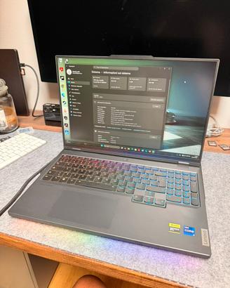 Gaming laptop Lenovo Legion Pro 7 16IRX8