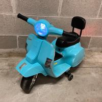 Vespa elettrica giocattolo