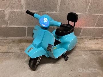 Vespa elettrica giocattolo