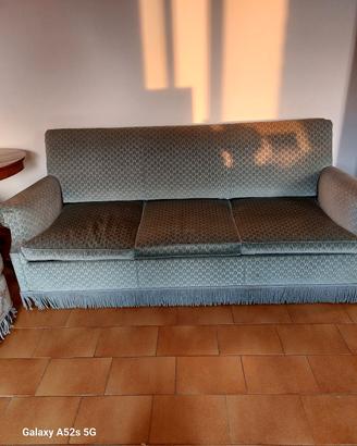 Divano letto completo di puff