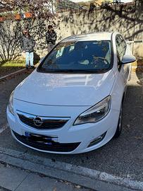 Opel Astra J turbo 2010