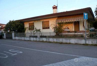 Immobile in asta di 191 m² con più di 5 locali e b