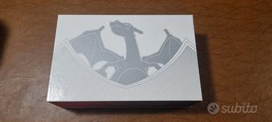 Collezione ultra premium Pokemon Charizard (vuota)