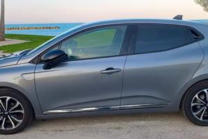 Clio 1.0 GPL con assicurazioni fino a gennaio 2027