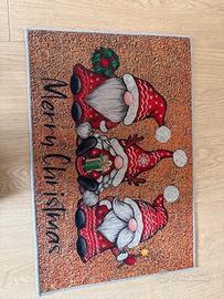 Tappeto natalizio con gnomi – Merry Christmas