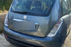 Lancia y