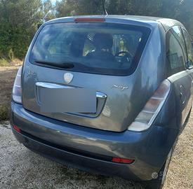 Lancia y