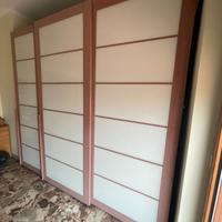 Armadio spazioso con 3 ante scorrevoli