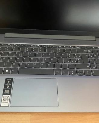 Lenovo IdeaPad Slim 3 15AMN8 Ryzen 5 8GB 512GB