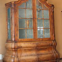 Vetrina in radica di noce