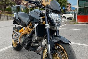 Aprilia shiver 750 nero e oro