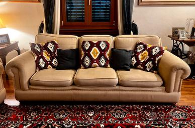 Coppia di divani classici beige-3 posti + 2 posti