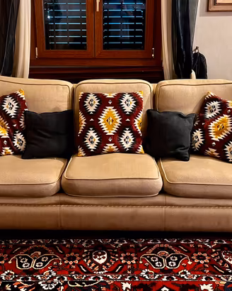 Coppia di divani classici beige-3 posti + 2 posti