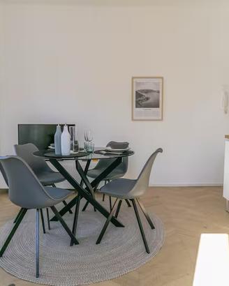 Sedie tavolo pranzo plastica e metallo