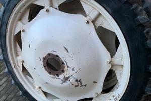 Gomme strette per trattore